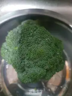 Make ♪ Burn the broccoli ♪ step 0