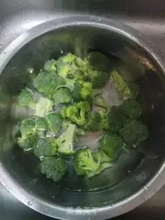 Make ♪ Burn the broccoli ♪ step 1