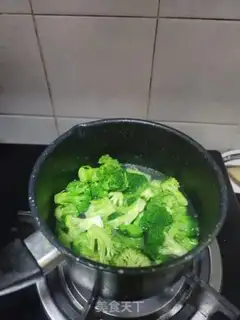 Make ♪ Burn the broccoli ♪ step 4