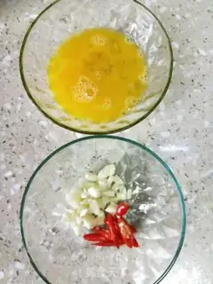 Make Mocked eggs step 1