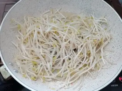 Make The green bean sprouts and the gold hooks step 2