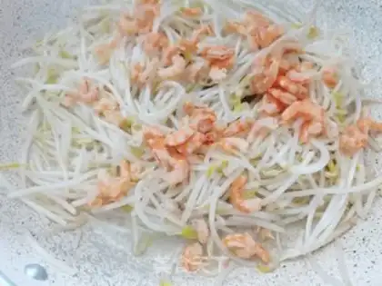 Make The green bean sprouts and the gold hooks step 3