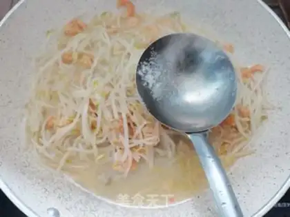 Make The green bean sprouts and the gold hooks step 5