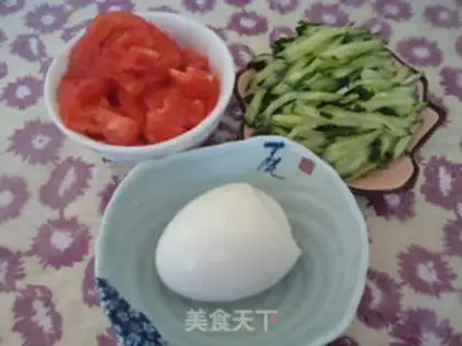 Make Goose egg tomato noodles step 1