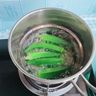 Make Autumn fried eggs step 1