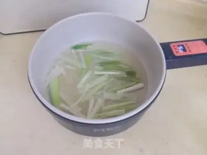 Make The scented onion noodles step 3