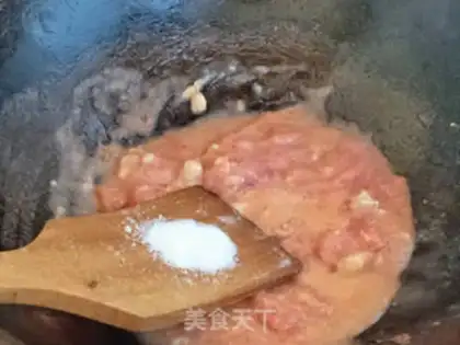 Make Goose egg tomato noodles step 5