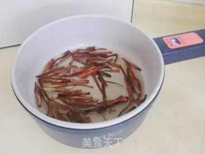 Make The scented onion noodles step 4