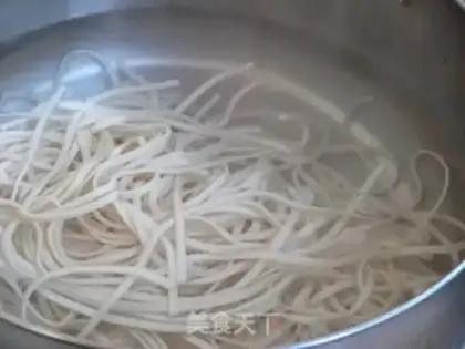 Make Goose egg tomato noodles step 6