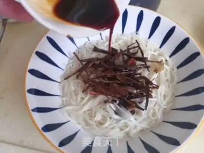 Make The scented onion noodles step 7