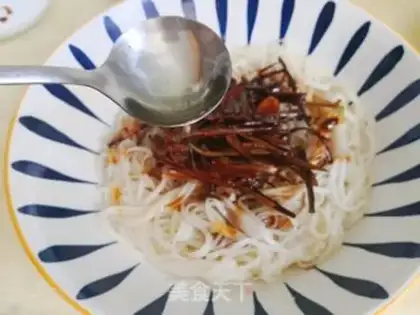 Make The scented onion noodles step 8