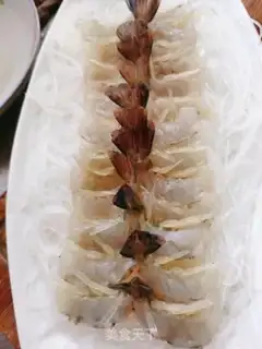 Make A garlic fan with a shrimp back step 4