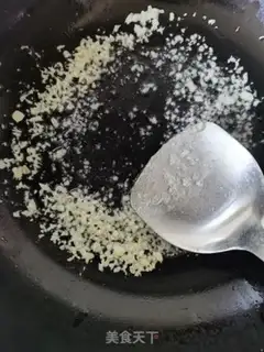 Make A garlic fan with a shrimp back step 5