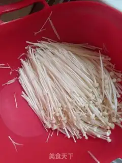 Make Little pepper with golden needle mushrooms step 0