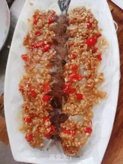 Make A garlic fan with a shrimp back step 7