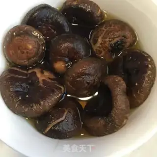 Make Mushrooms, beans, chicken legs step 1