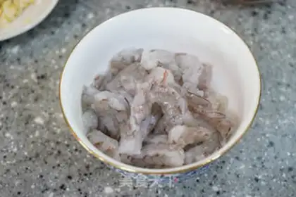 Make Tomato sour shrimp step 1