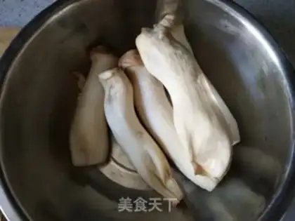 Make The cold hands tore the apricot mushrooms step 0
