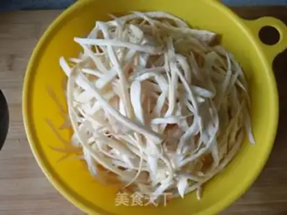 Make The cold hands tore the apricot mushrooms step 1