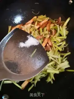 Make Celery fried dry step 8