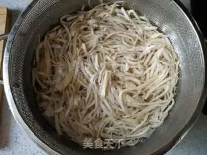 Make The cold hands tore the apricot mushrooms step 3