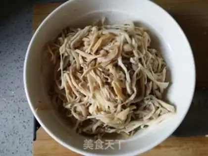 Make The cold hands tore the apricot mushrooms step 4