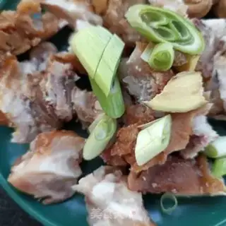 Make Pepper fried pig hoof step 1