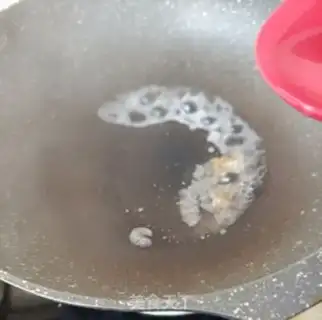 Make Pepper fried pig hoof step 2