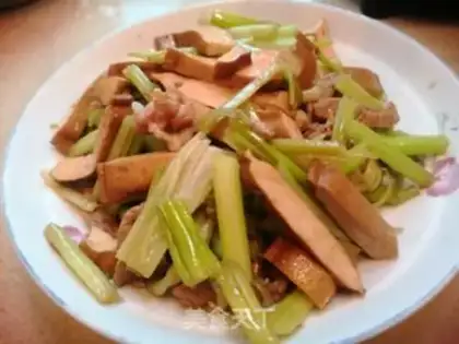 Make Celery fried dry step 10