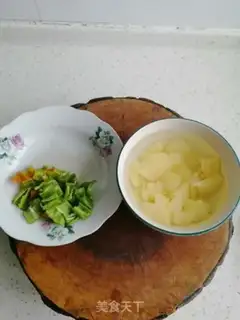 Make Potato pepper fried meat step 1