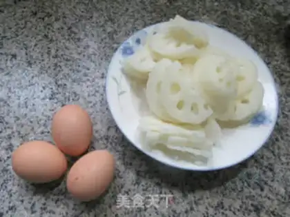 Make Fried eggs, fried fruit step 0