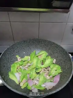 Make Onion meat chops and bitter melons step 8