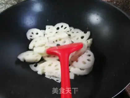 Make Fried eggs, fried fruit step 3