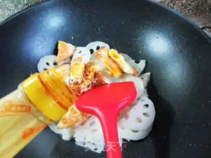 Make Fried eggs, fried fruit step 5