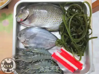 Make A greasy seafood soup step 0