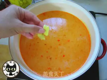 Make A greasy seafood soup step 2