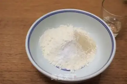 Make Tasty Quickie Eggs and Shrimp step 0