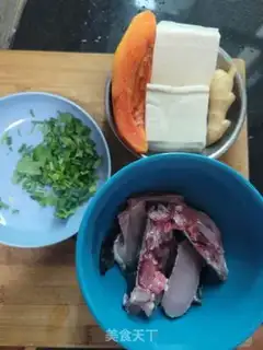 Make Fish-bone papaya tofu soup step 0