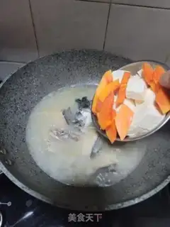 Make Fish-bone papaya tofu soup step 6