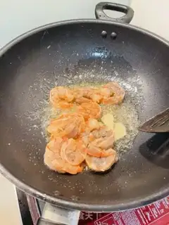 Make Cream pepper shrimp step 3