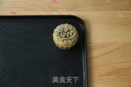 Make pineapple bean salsa mooncake step 11