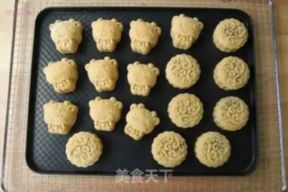 Make pineapple bean salsa mooncake step 15