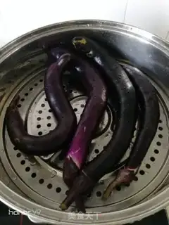 Make Pyramid garlic and mashed eggplant step 1