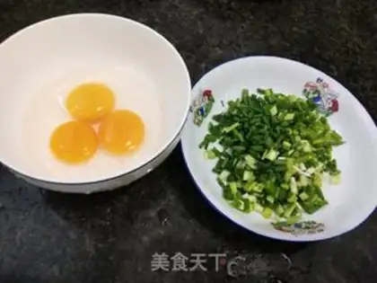 Make Onion fried duck eggs step 0