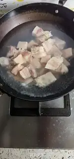 Make Quail egg red pork step 0