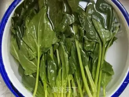 Make Spinach with peanut rice step 0