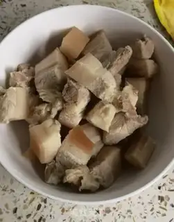 Make Quail egg red pork step 1