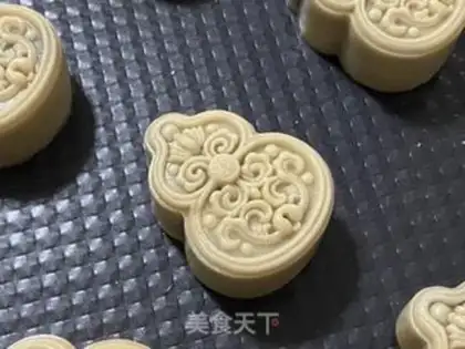 Make A wide moon cake step 8