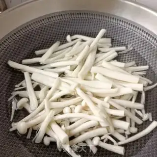 Make Red-fried kettle and sea mushrooms step 2