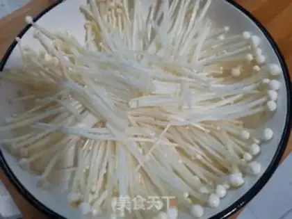 Make Golden fungus steam beef step 0
